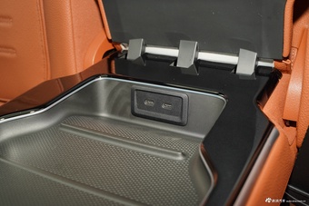 2025款奔驰GLC改款 300 L 4MATIC 豪华型 7座