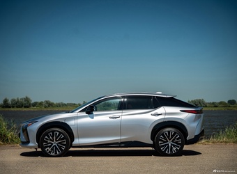 2025款雷克萨斯R 300e 35th Edition 官图