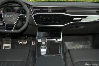 2026款奥迪A6L 45 TFSI quattro 臻选动感型+尊享包