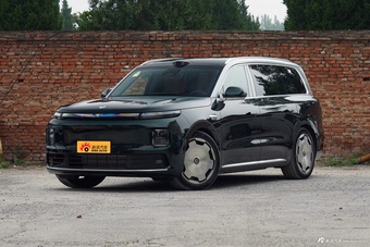 2026款零跑D19 增程500智尊版 七座