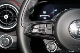 2024款Giulia 2.0T 280HP致敬传奇版