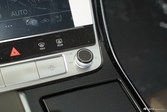 2025款奥迪A8L 45 TFSI quattro 豪华型