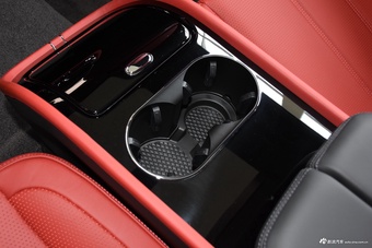 2024款添越 4.0T V8 长轴距版