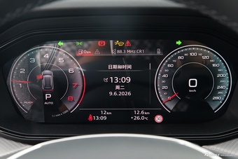 2026款奥迪Q6 45 TFSI quattro 黑武士版
