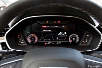 2025款奥迪Q3 45周年典藏版 45TFSI quattro 时尚动感型