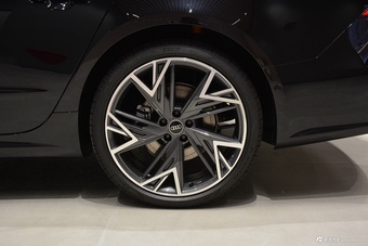 2022款奥迪A7L 45 TFSI quattro S-line 黑武士版