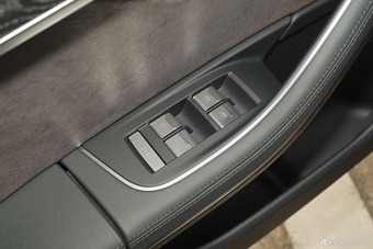 2025款奥迪A8L 45 TFSI quattro 豪华型