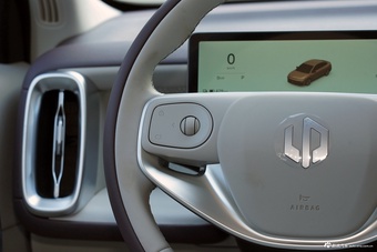 2025款零跑B01 550舒享版