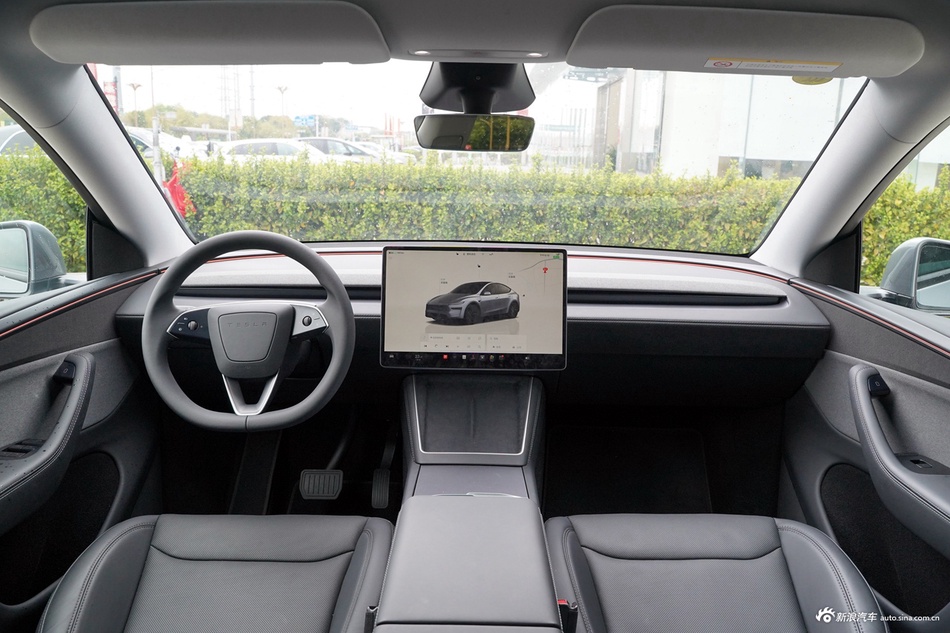 2025款Model Y 后轮驱动版