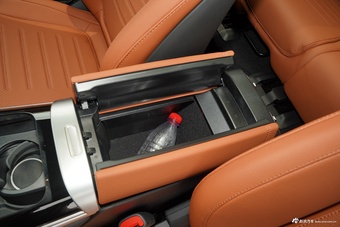 2025款奔驰GLC改款 300 L 4MATIC 豪华型 7座