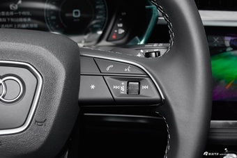 2025款奥迪Q3 45周年典藏版 35TFSI 时尚动感型