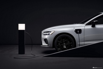 2022款沃尔沃S60混动(进口)  T8 AWD Black Edition