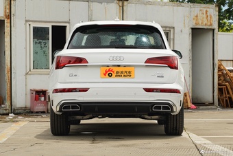2025款奥迪Q5L 45周年典藏版 40 TFSI 时尚动感型