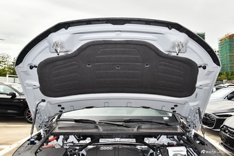 2026款奥迪Q5L 45周年典藏版 40 TFSI 时尚动感型