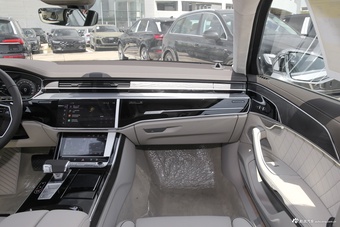 2026款奥迪A8L 55 TFSI Horch创始人版