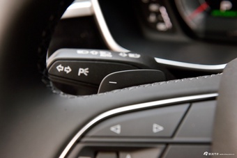 2025款奥迪Q3 45周年典藏版 40TFSI 时尚动感型