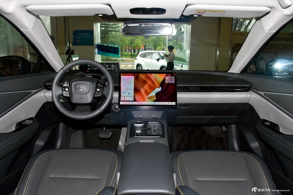 2025款一汽丰田bZ5 550 PRO智行版
