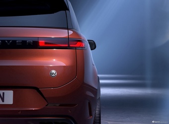 2025款揽胜运动 4.4 V8 SV Carbon 官图