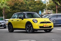 2025款MINI 2.0T COOPER S 艺术家 五门版