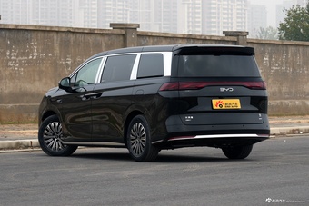 2026款比亚迪夏 DM-i 218KM超越型