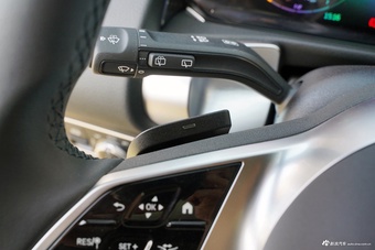 2025款奔驰GLB 220 动感型