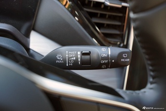 2025款奔腾T90 龙耀版 1.5T 欢享型