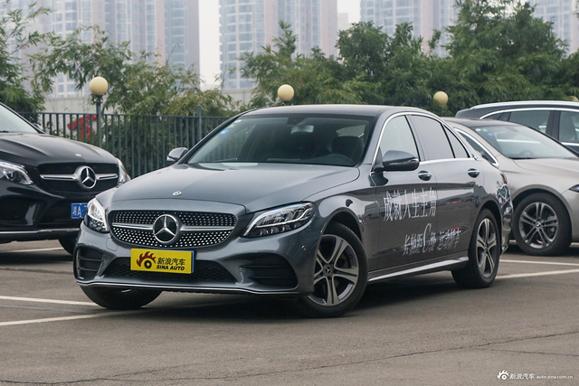 2020款奔驰C级C 260L 1.5T自动运动版