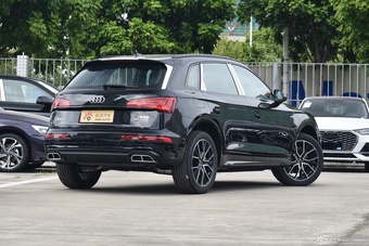 2026款奥迪Q5L 45周年典藏版 40 TFSI 豪华动感型