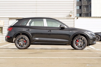 2025款奥迪Q5L 45周年典藏版 45 TFSI 豪华动感型