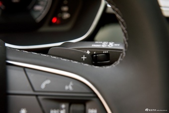 2025款奥迪Q3 45周年典藏版 40TFSI 时尚动感型