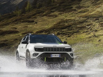 2024款Avenger 4xe 官图