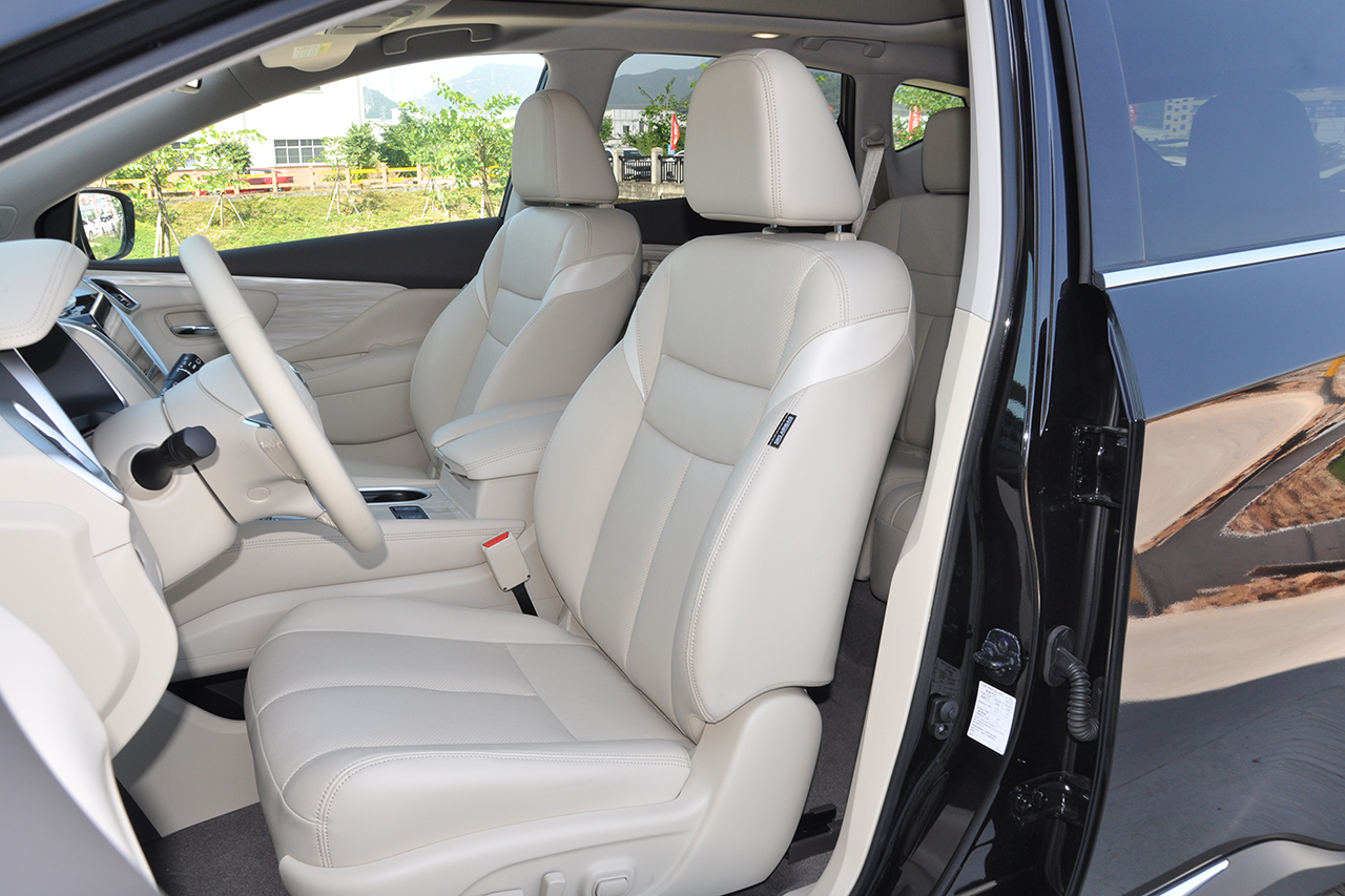 2019款楼兰2.5L 自动XL智联豪华版