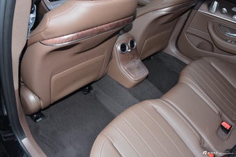 2022款奔驰E级 改款 E 300 L 豪华型