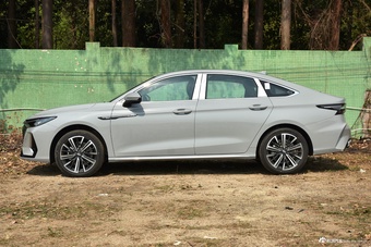 2025款艾瑞泽8 1.6T DCT卓越版