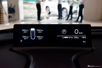 2025款一汽丰田bZ5 550 PRO智行版