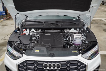 2025款奥迪Q5L 45周年典藏版 40 TFSI 时尚动感型图片