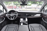 2025款奥迪Q7 45 TFSI quattro S line运动型7座