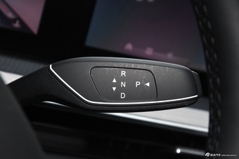 2025款星途凌云 300T 两驱超越版