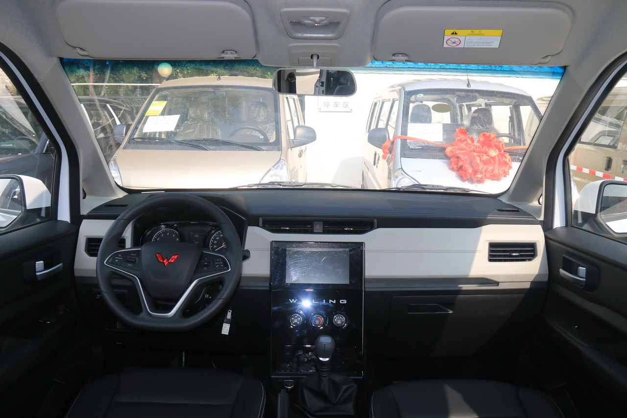 2021款五菱征程1.5T手动舒适型封窗车图片