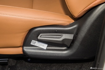 2022款福田征服者5 2.0T自动柴油两驱武林至尊长轴4F20TC