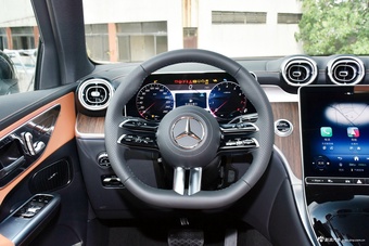 2025款奔驰GLC改款 300 L 4MATIC 动感型 7座