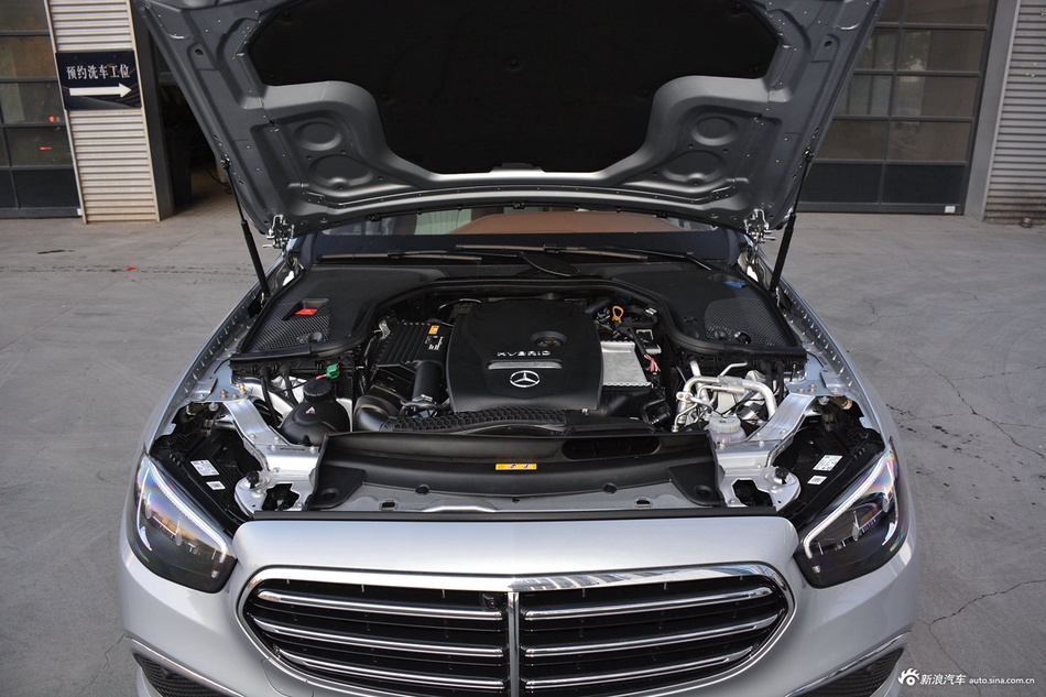2023款奔驰E级混动 E 350 e L 插电式混合动力轿车