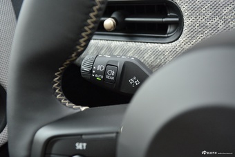 2025款MINI 2.0T COOPER S 艺术家 五门版