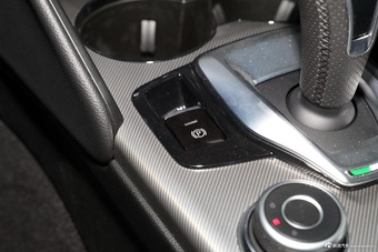 2024款Giulia 2.0T 280HP致敬传奇版