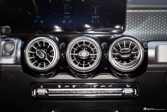 2025款奔驰GLB 220 动感型