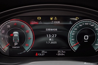 2025款奥迪Q5L 45周年典藏版 40 TFSI 时尚动感型