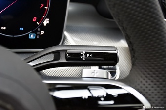 2025款奔驰C级 改款 C 260 L 运动版