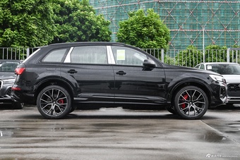 2025款奥迪Q7 55 TFSI quattro S line黑武士型