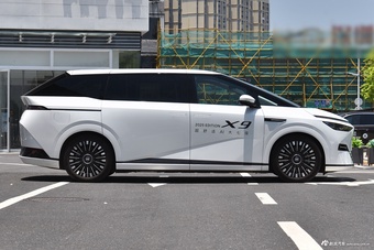 2025款小鹏X9 740超长续航 Max