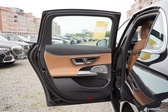 2025款奔驰E级改款 E 300 L 豪华型